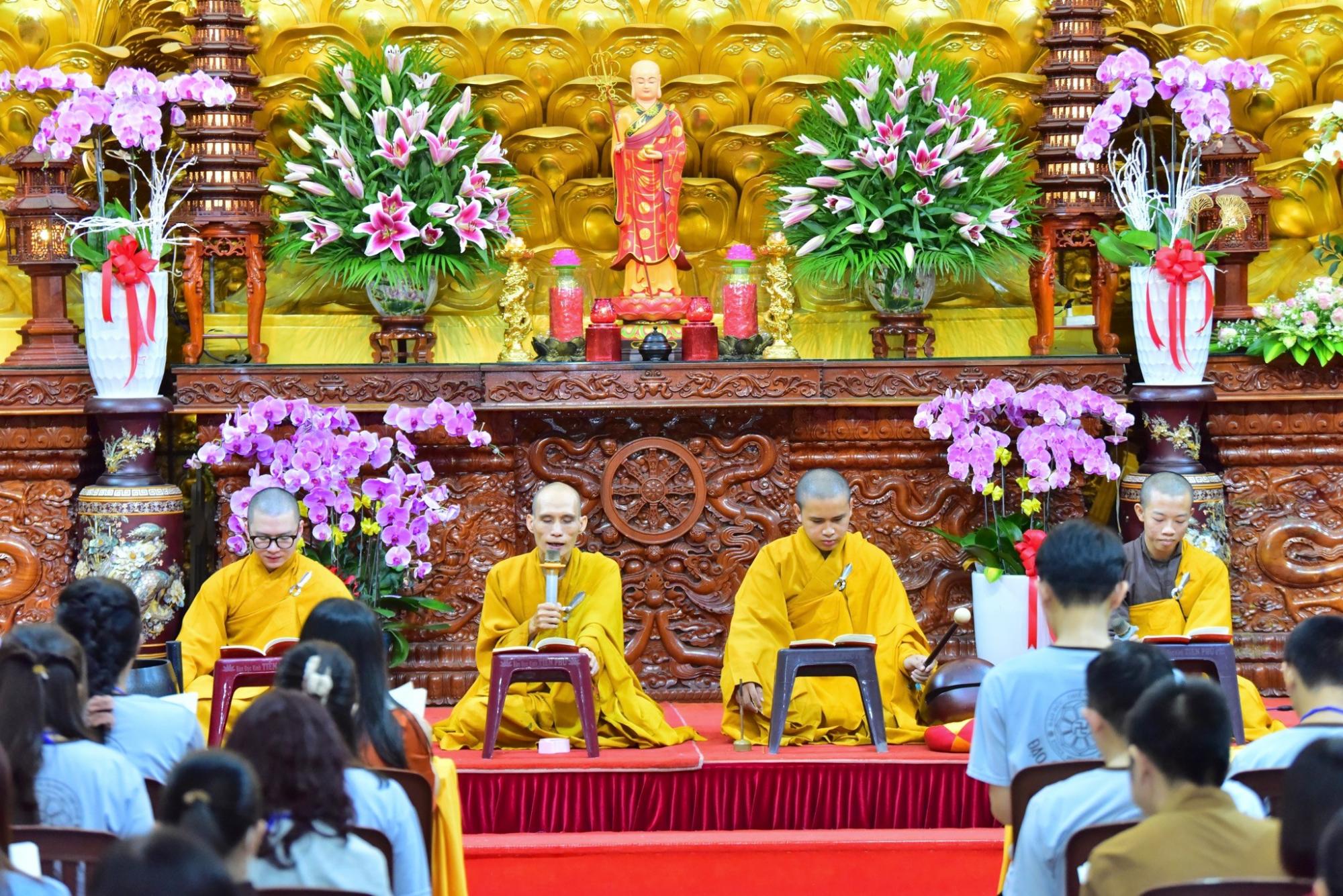 Đại đức Thích Quảng Tịnh giảng pháp khóa tu Tuổi trẻ hướng Phật chùa Giác Ngộ