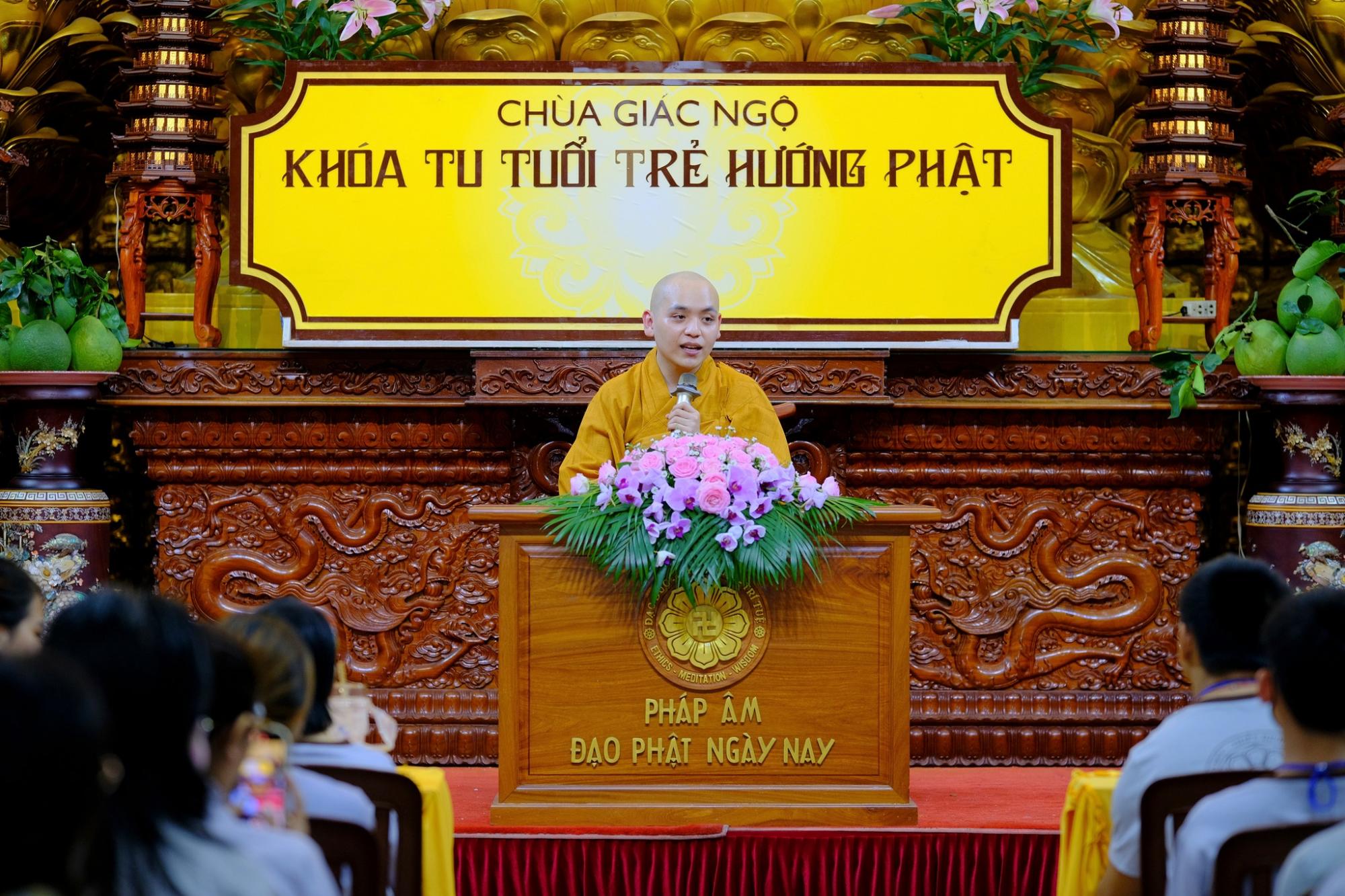 Hình ảnh ĐĐ. Thích Ngộ Trí Dũng thuyết giảng trong Khóa tu Tuổi Trẻ Hướng Phật tại chùa Giác Ngộ, ngày 16-07-2023.